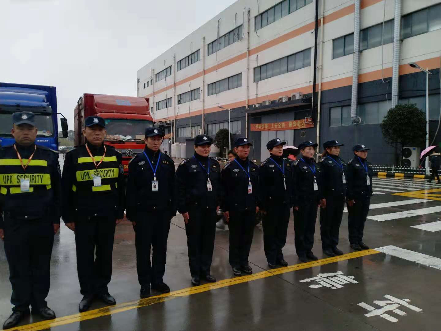 風(fēng)里雨里，堅守崗位